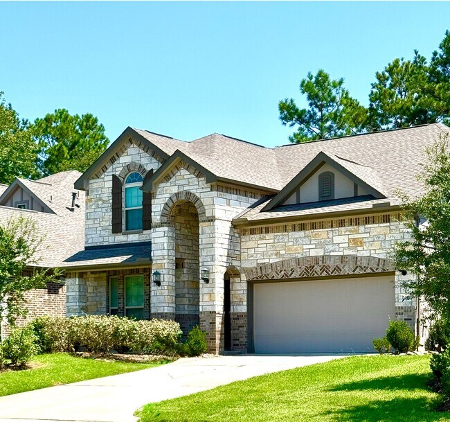 Building Photo - 246 Crest Sights Dr