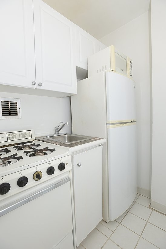 kitchen - 1021 Arlington Blvd