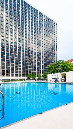 Building Photo - 4343 N Clarendon Ave