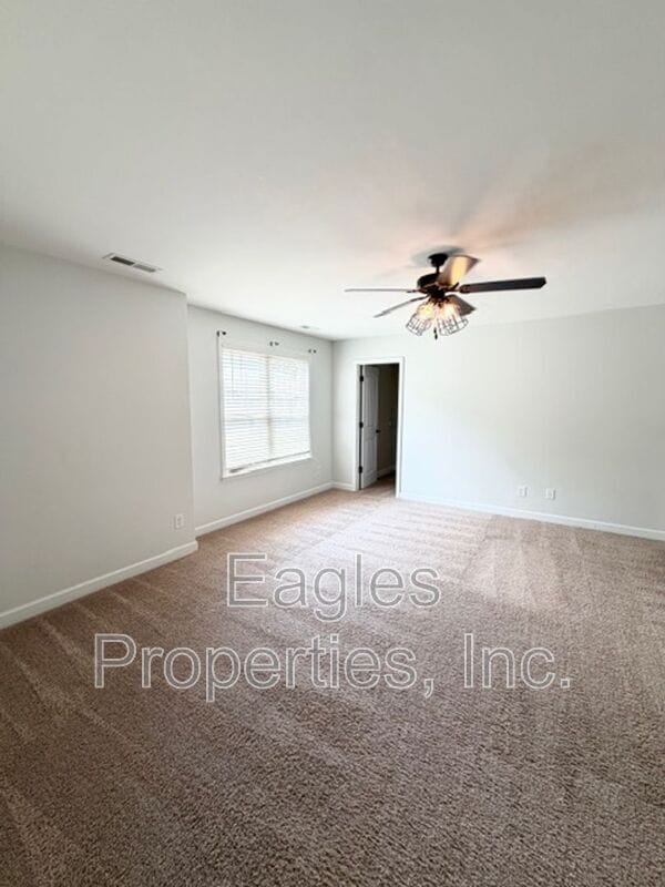 Building Photo - 215 Ingram Fields Dr