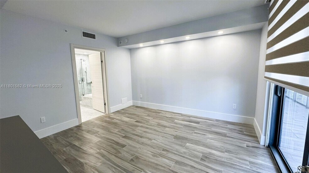 Building Photo - 801 S Miami Ave