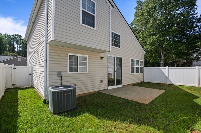 Building Photo - 308 W Oaks Trail