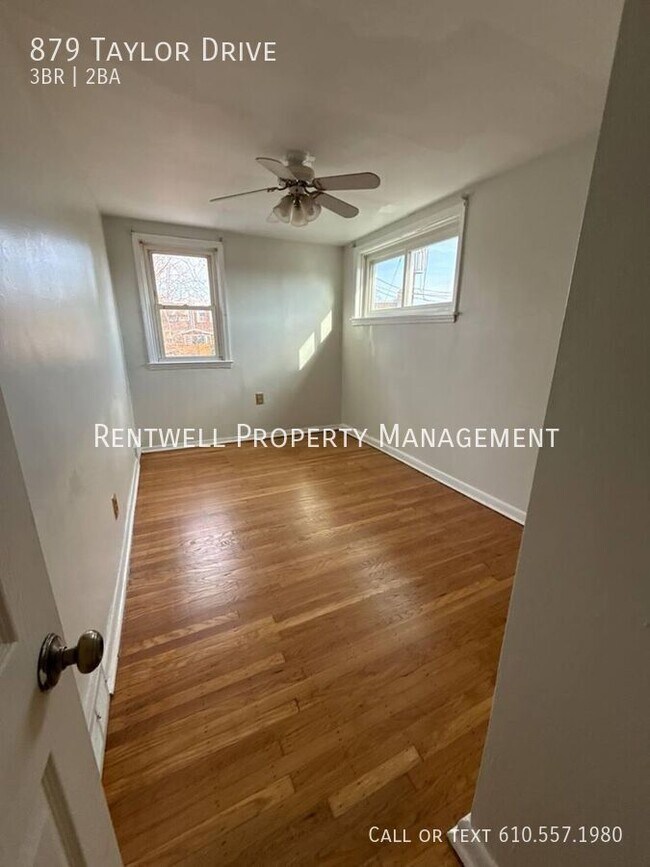 Building Photo - 879 Taylor Dr