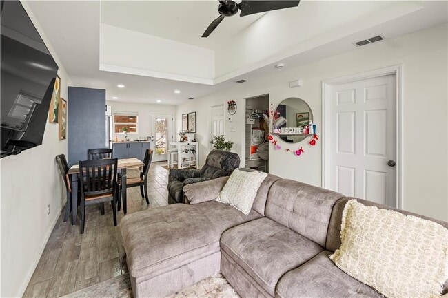 Building Photo - 17 B W St