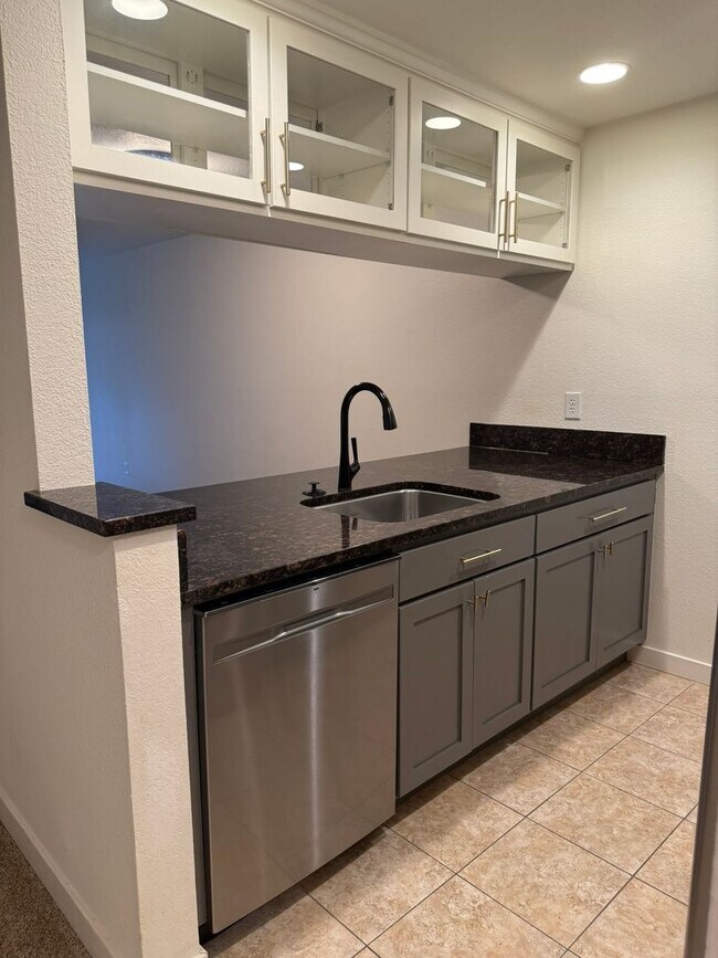 Building Photo - 2Bd/2.5Ba Kirkland Condo