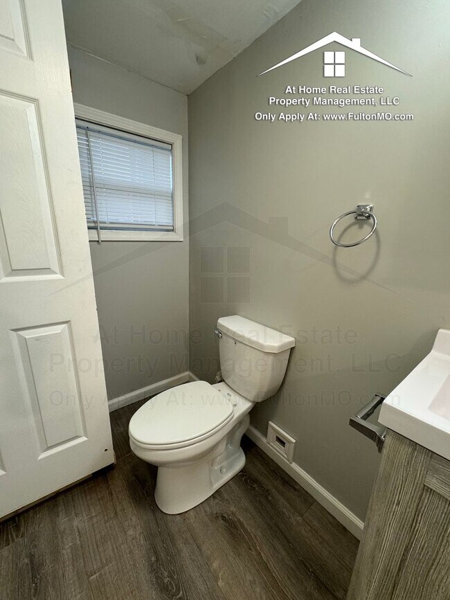 Building Photo - 103 E 3rd St