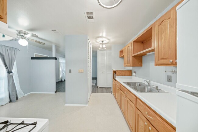 Building Photo - 6022 Castle Vw Dr