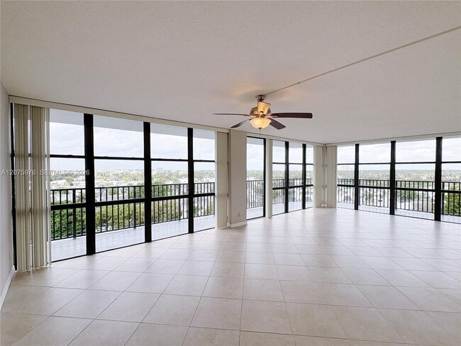 Building Photo - 800 Parkview Dr