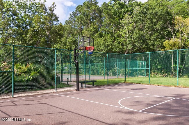 Building Photo - 13810 Sutton Park Dr N