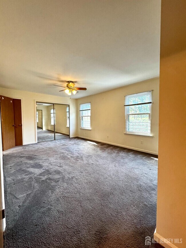 Building Photo - 2703 Deerfield Dr