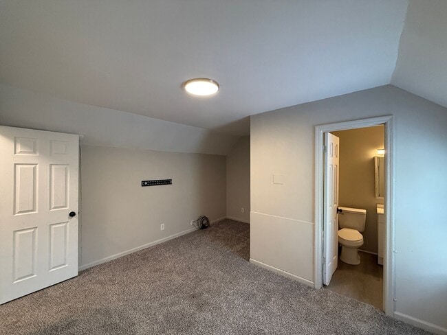 Building Photo - 3 Bed 2 Bath House