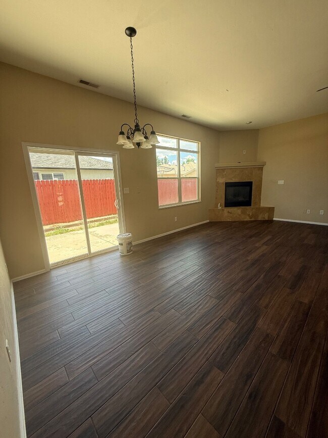 Building Photo - 450 Juniper St
