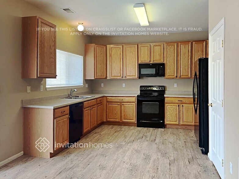 Building Photo - 13823 E 104th Pl