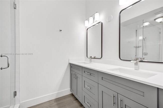 Building Photo - 4163 SW 85th Ave