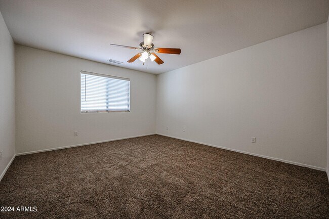 Building Photo - 811 E Kapasi Ln