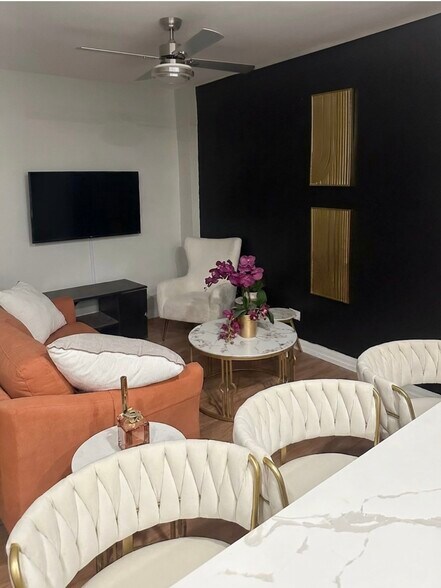 Building Photo - 4911 W Girard Ave