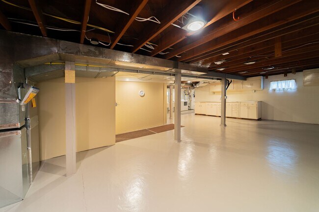 Building Photo - Charming and Well-Maintained Home in a Serene Neighborhood