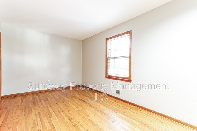 Building Photo - 513 Glenmere Ave