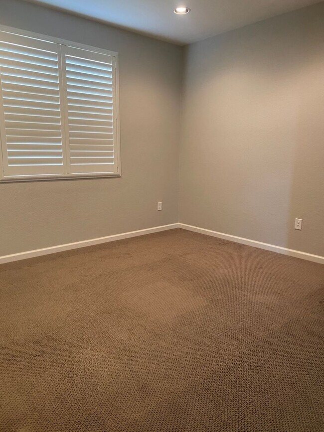 Building Photo - Home in Damonte Ranch Village