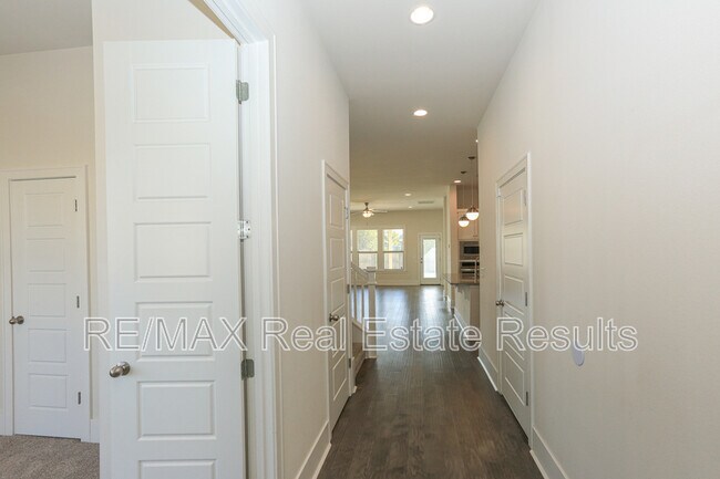 Building Photo - 4903 SW Woodvale Rd