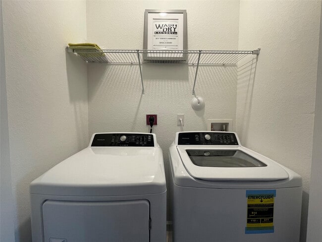 Building Photo - 4678 Santa Cruz Way