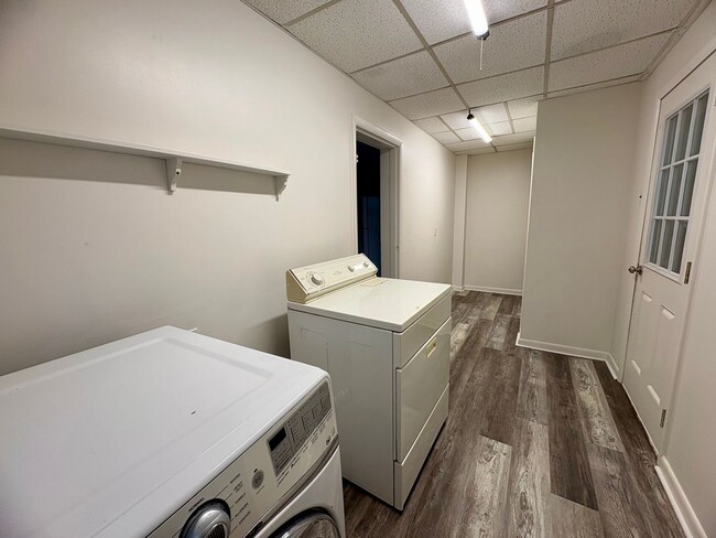 Building Photo - 3 Bedroom 1 Bathroom in Lebanon!