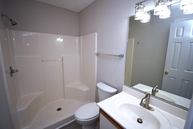 Building Photo - 4990 Windsor Green Way
