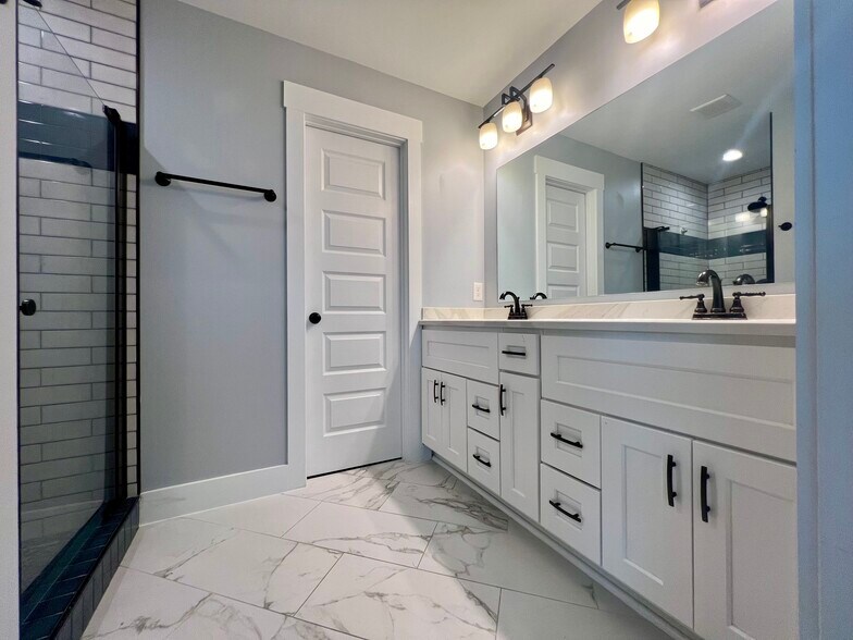 Master Bath - 530 Paragon Mills Rd