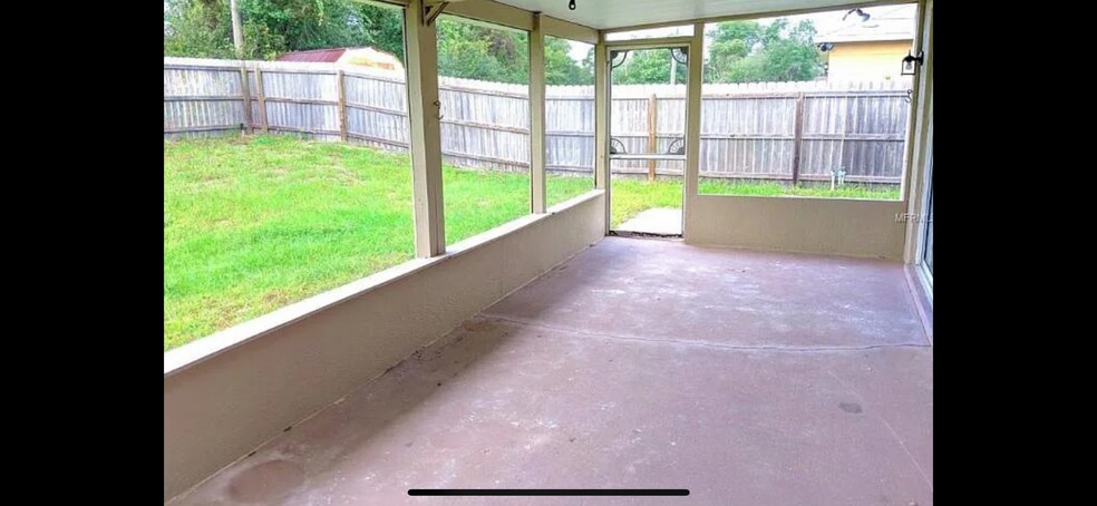 Building Photo - 2749 Sweet Springs St