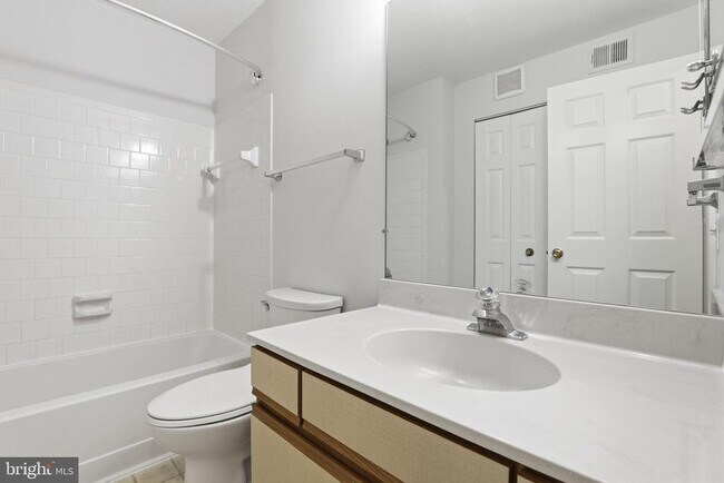 Building Photo - 119 Fort Evans Rd SE