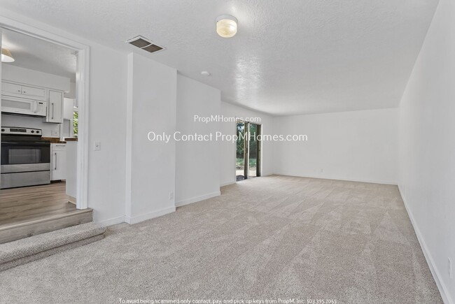 Building Photo - Charming Three Bedroom in Woodstock Neighborhood!