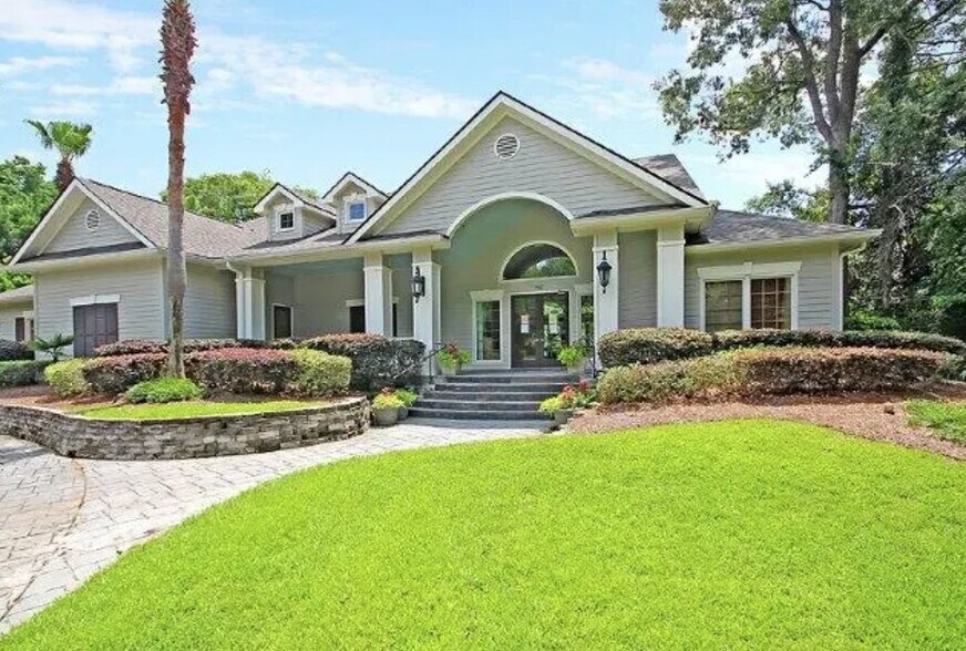 Building Photo - 700 Daniel Ellis Dr