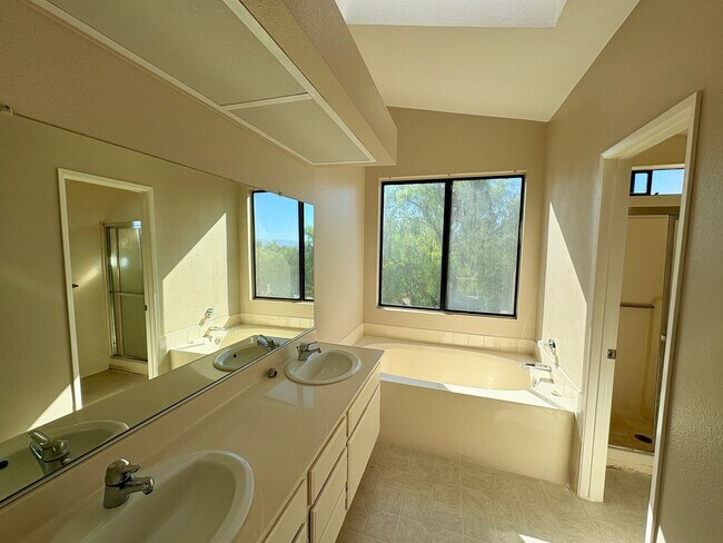 Building Photo - 4BR Large Oceanside Home Near Guajome Lake