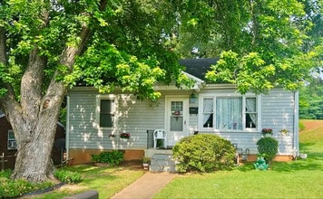 Building Photo - 1555 Myrtle Ave