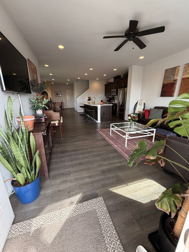 Building Photo - Hilltop Luxury Townhome with Stunning Valley Sunset Views