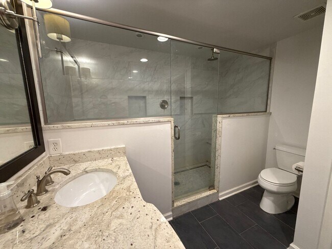 Building Photo - Spacious 4 Bedroom House In Baltimore City