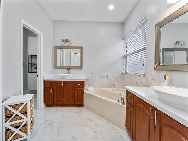 Building Photo - 14815 SW 28 Ln