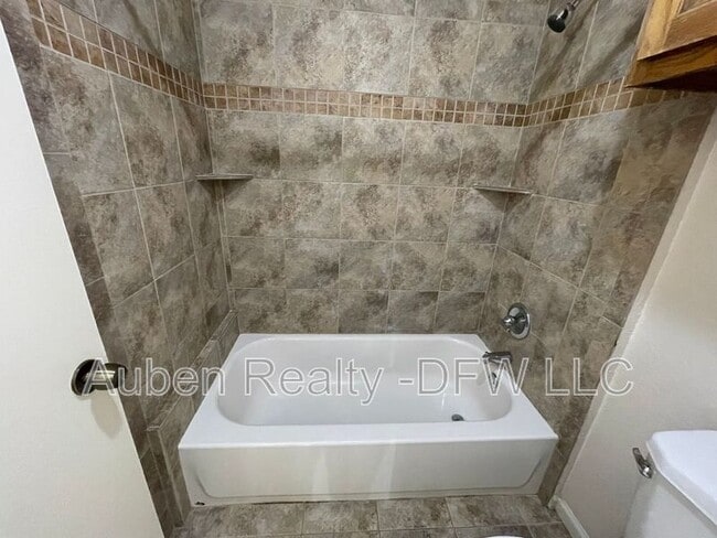 Building Photo - 5516 Lewis Ct