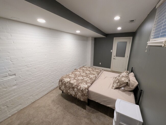 Building Photo - Exquisite Home in Lafayette Square - $500 off Deposit & 1st Month's Rent!