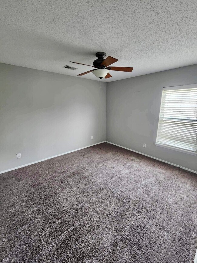 Building Photo - 608 Twisted Willow Ct