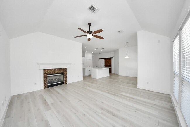 Building Photo - 10850 White Oak Point Ct