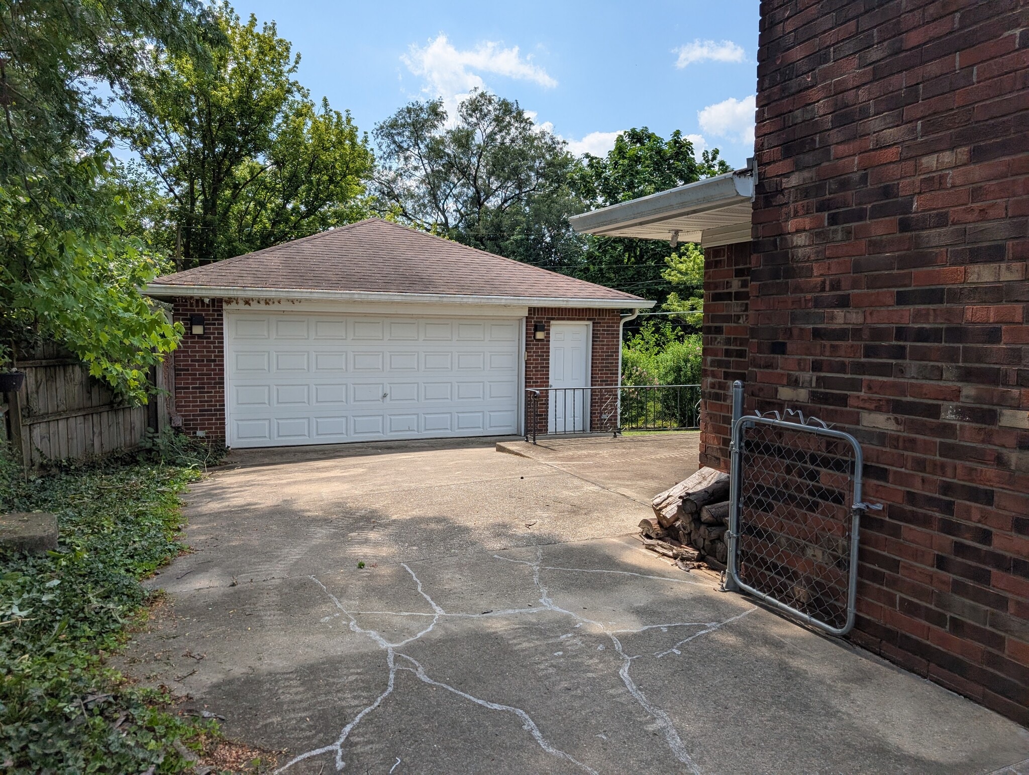 Building Photo - 408 Hopkins Rd