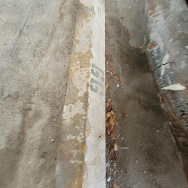 Building Photo - 5100 SW 41st St