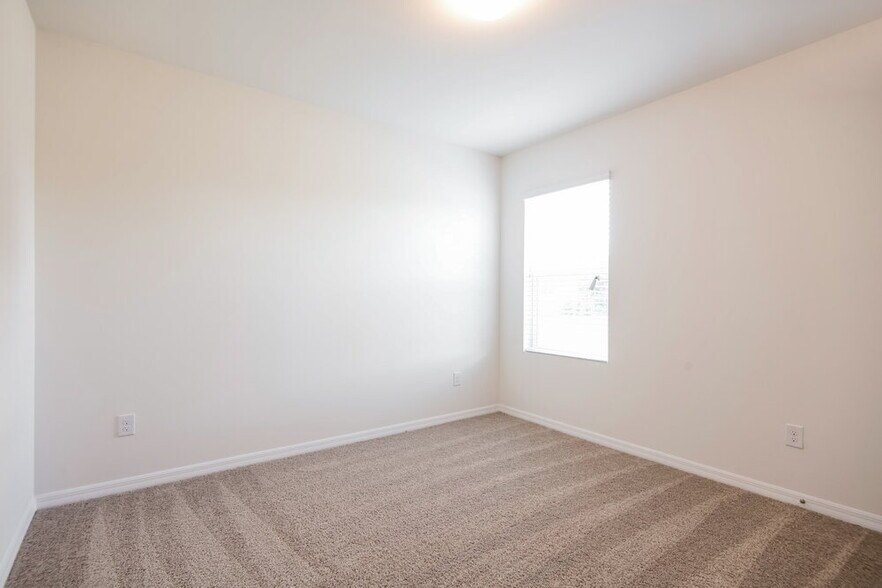 Building Photo - 218 SE 8th St