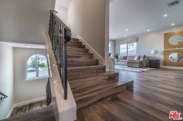 Building Photo - 810 S Catalina Ave