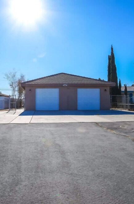 Building Photo - 16475 Vine St