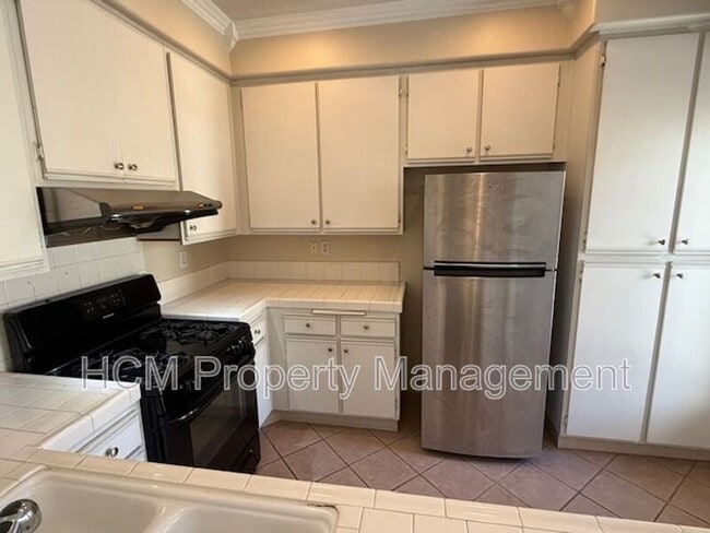 Building Photo - 28384 Pueblo Dr