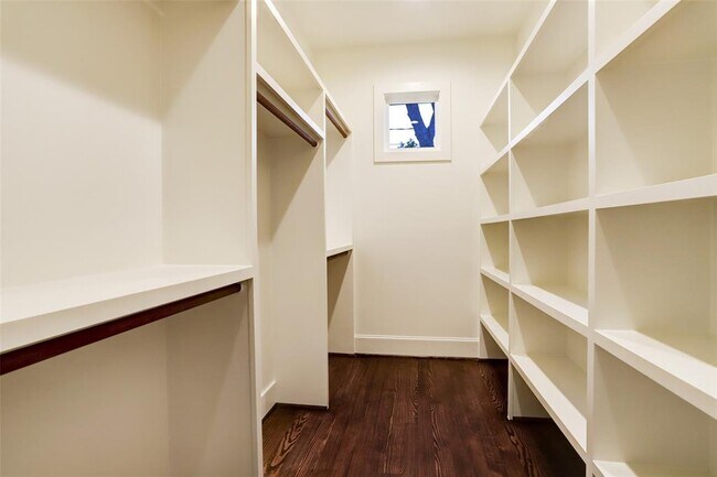 Building Photo - 138 Lakeview Dr