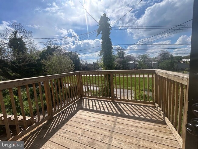 Building Photo - 1516 N Mount St