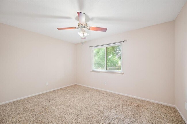 Building Photo - 209 McVoy Dr